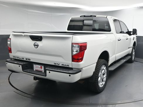 Used 2019 Nissan Titan SV w/ SV Convenience Package image 8