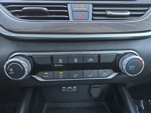 Used 2024 Nissan Altima 2.5 SV image 4