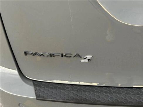 Used 2020 Chrysler Pacifica Limited w/ Advanced Safetytec Group FWD image 6