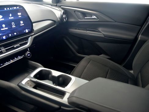 Certified 2025 Chevrolet Equinox EV LT image 27