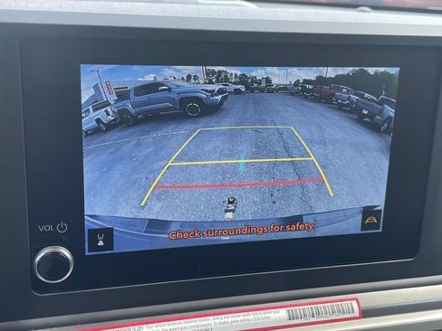 Used 2024 Toyota Tacoma SR5 w/ SR5 Upgrade Package image 21