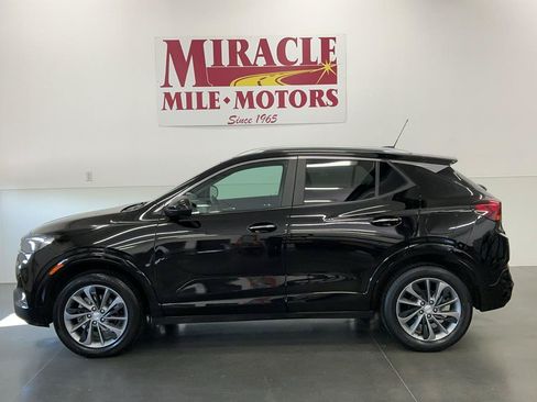 Used 2022 Buick Encore GX Select w/ Sport Touring Package AWD/4WD image 2