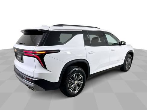 Used 2025 Chevrolet Traverse LT FWD image 8