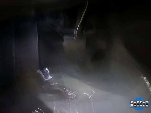 Used 2023 Audi e-tron Premium Plus image 36