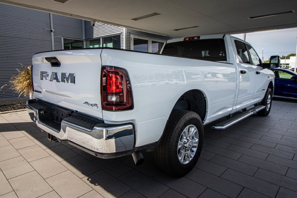 Used 2026 RAM 2500 Big Horn AWD/4WD image 2