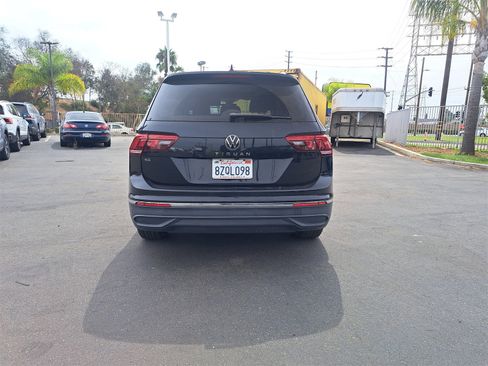 Certified 2022 Volkswagen Tiguan SE w/ Panoramic Sunroof Package image 6