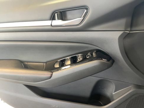 Used 2025 Nissan Altima 2.5 SR image 11