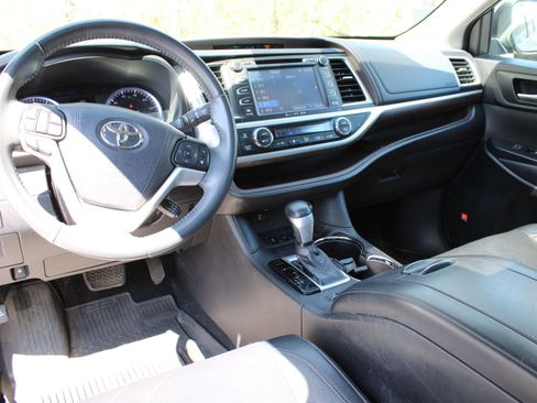 Used 2016 Toyota Highlander Limited AWD/4WD image 21
