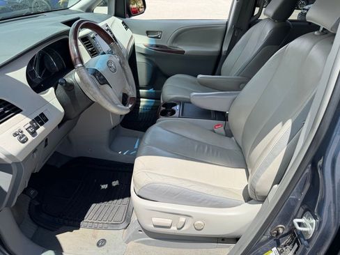 Used 2014 Toyota Sienna Limited w/ Limited Premium Package image 23