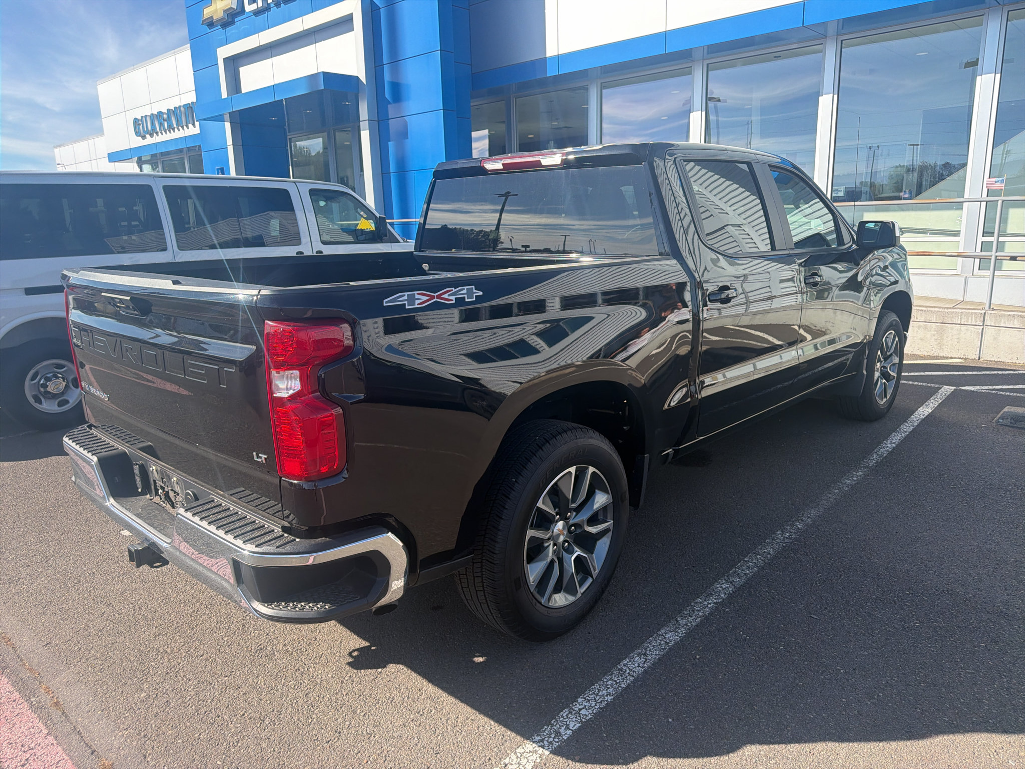 Used 2026 Chevrolet Silverado 1500 LT AWD/4WD image 8