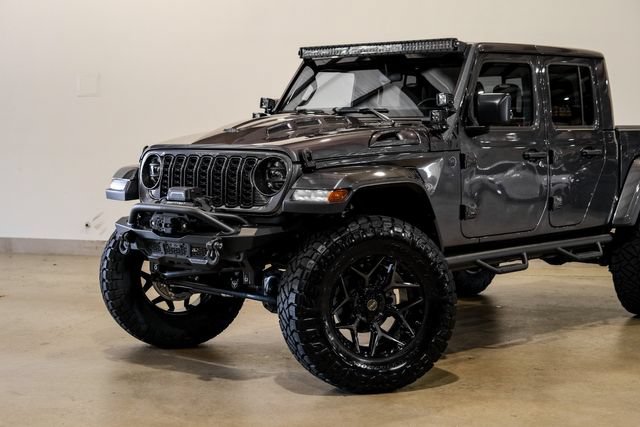 Used 2025 Jeep Gladiator Sport AWD/4WD image 19
