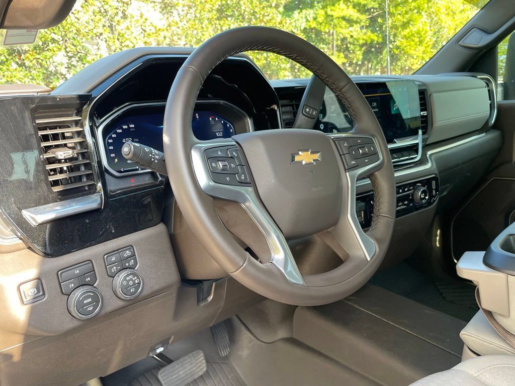 Used 2026 Chevrolet Silverado 2500 LT w/ All Star Edition AWD/4WD image 9