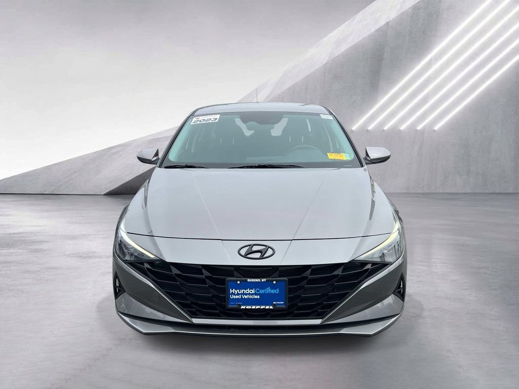 Used 2023 Hyundai Elantra SEL w/ Preferred Accessory Package FWD image 2