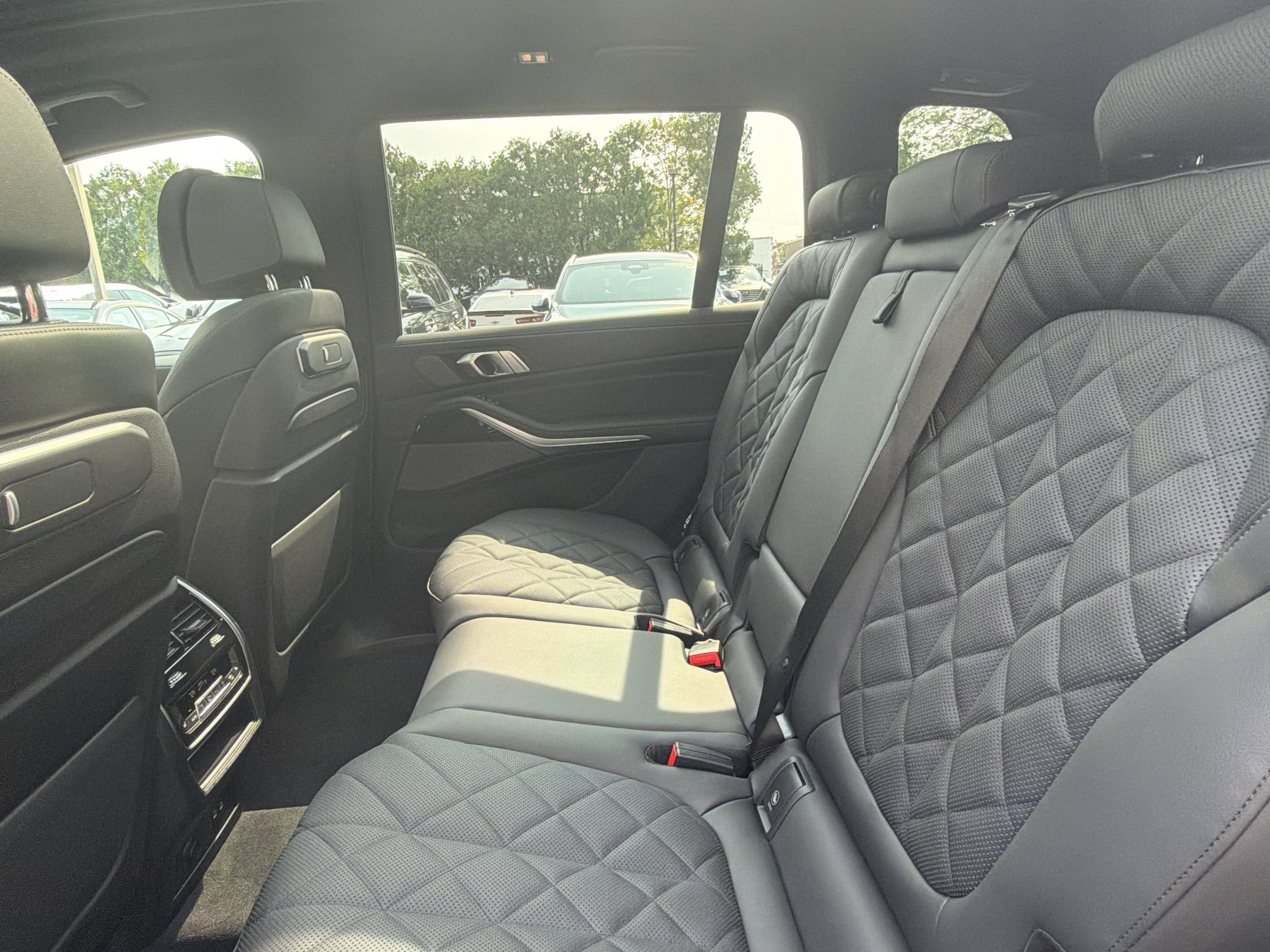 Used 2027 BMW X7 xDrive40i w/ Executive Package AWD/4WD image 25