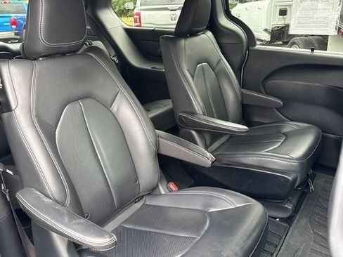 Used 2019 Chrysler Pacifica Touring-L w/ S Appearance Package FWD image 20