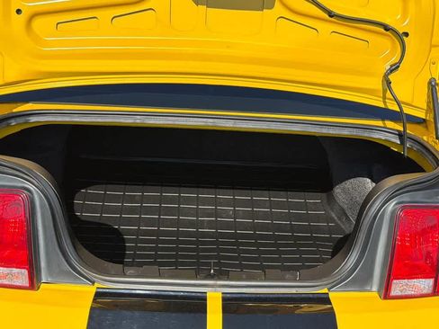 Used 2006 Ford Mustang GT RWD image 14