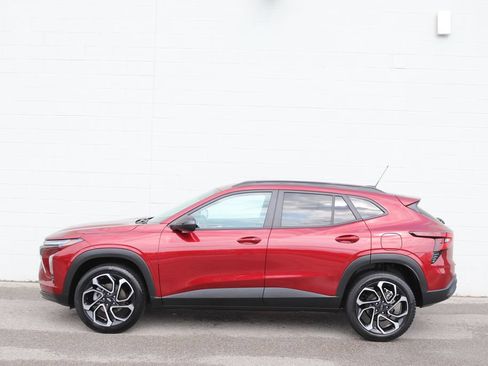 Used 2025 Chevrolet Trax RS w/ Driver Confidence Package FWD image 28