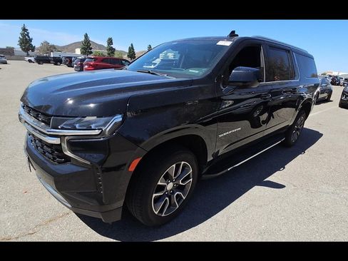 Used 2023 Chevrolet Suburban LS RWD image 1
