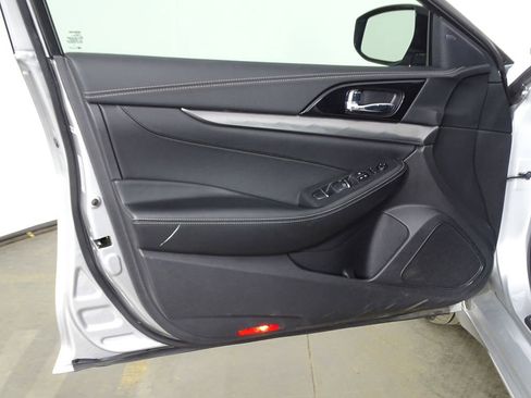 Used 2022 Nissan Maxima SV w/ Floor Mat Group image 16