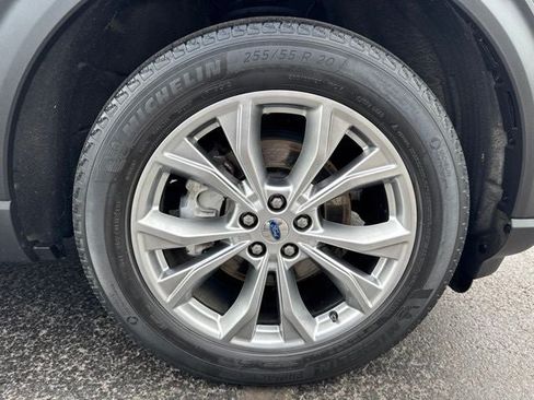 Used 2020 Ford Explorer XLT w/ Equipment Group 202A AWD/4WD image 32