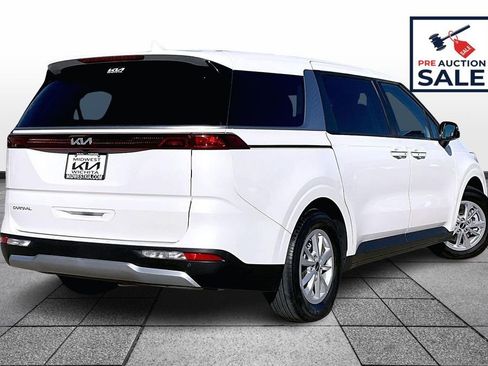 Used 2024 Kia Carnival LX image 12