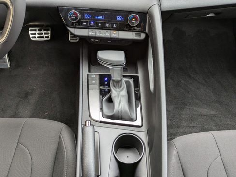 Certified 2025 Hyundai Elantra SEL FWD image 15
