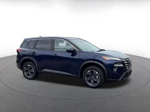 Used 2025 Nissan Rogue SV FWD image 2