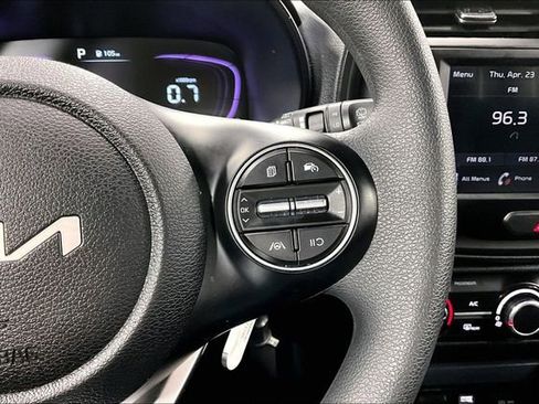 Used 2025 Kia Soul LX w/ LX Technology Package FWD image 12