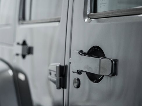 Used 2018 Jeep Wrangler Unlimited Sahara w/ Connectivity Group image 19