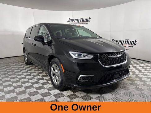 Used 2024 Chrysler Pacifica Limited image 4