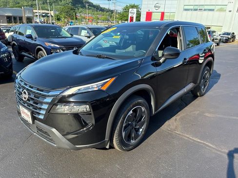 Certified 2025 Nissan Rogue SV AWD/4WD image 3