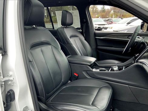 Certified 2025 Jeep Grand Cherokee Limited AWD/4WD image 7