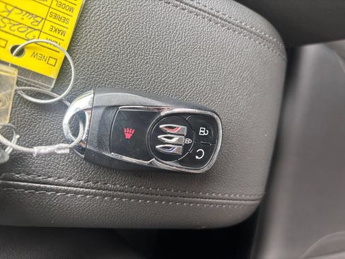 Used 2025 Buick Encore GX Preferred AWD/4WD image 17