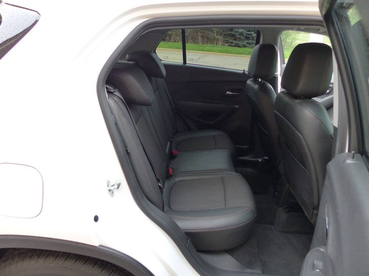 Used 2019 Chevrolet Trax LT w/ LT Convenience Package FWD image 38