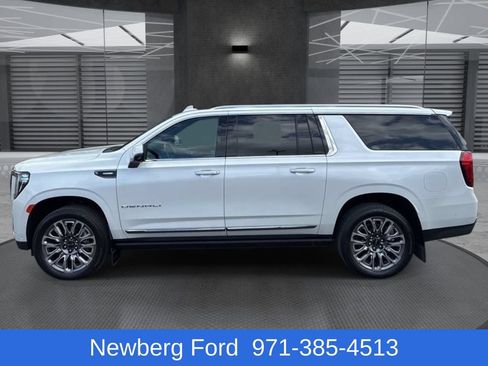 Used 2024 GMC Yukon XL Denali Ultimate AWD/4WD image 8