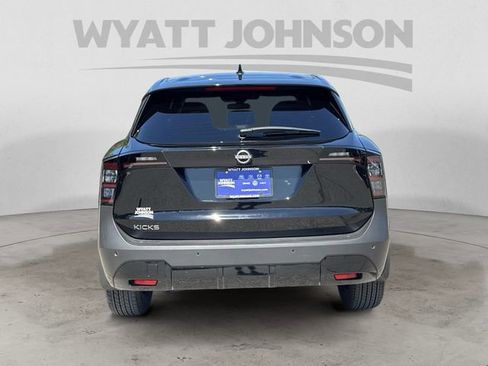 Used 2025 Nissan Kicks SV FWD image 4