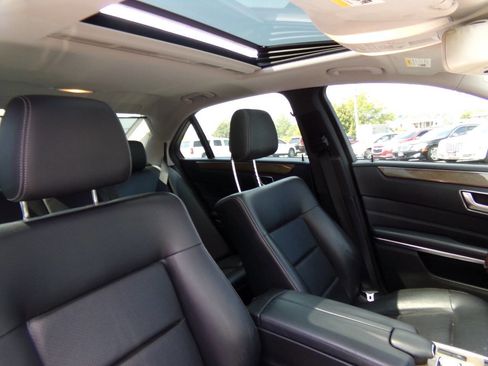 Used 2015 Mercedes-Benz E 350 4MATIC Sedan image 31