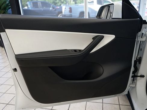 Used 2021 Tesla Model Y Long Range AWD/4WD image 22