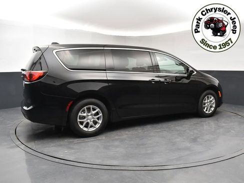 New 2026 Chrysler Voyager LX FWD image 6