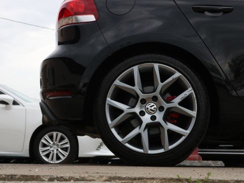 Used 2013 Volkswagen Golf 4-Door FWD image 9