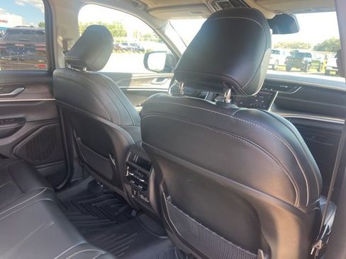 Used 2024 Jeep Grand Cherokee Limited w/ Black Appearance Package image 57