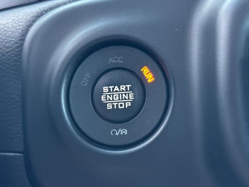 Used 2022 Jeep Gladiator Willys image 21