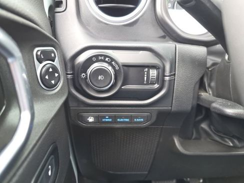 Used 2024 Jeep Wrangler Unlimited Sahara AWD/4WD image 20