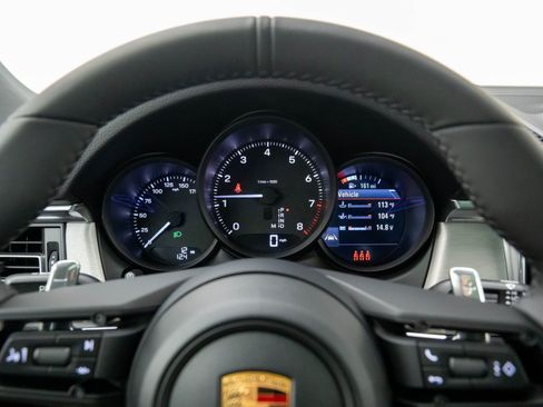 Certified 2026 Porsche Macan AWD/4WD image 22