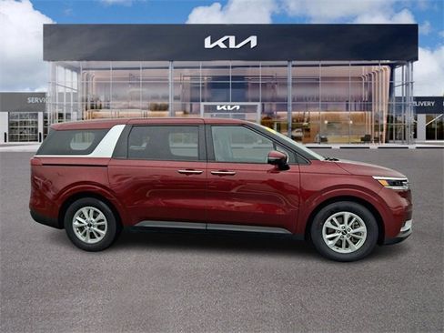 Used 2023 Kia Carnival LX image 7