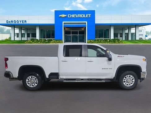 Used 2022 Chevrolet Silverado 2500 LT w/ Convenience Package image 4