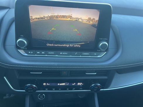 Used 2023 Nissan Rogue SV image 15