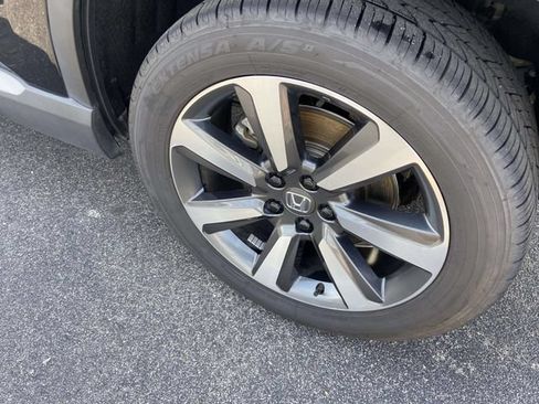 Used 2025 Honda Pilot Touring image 9