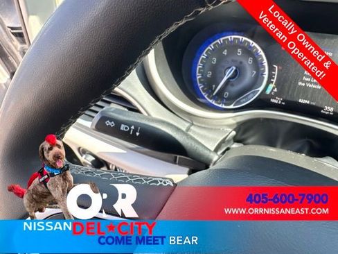 Used 2023 Chrysler Pacifica Touring-L FWD image 9