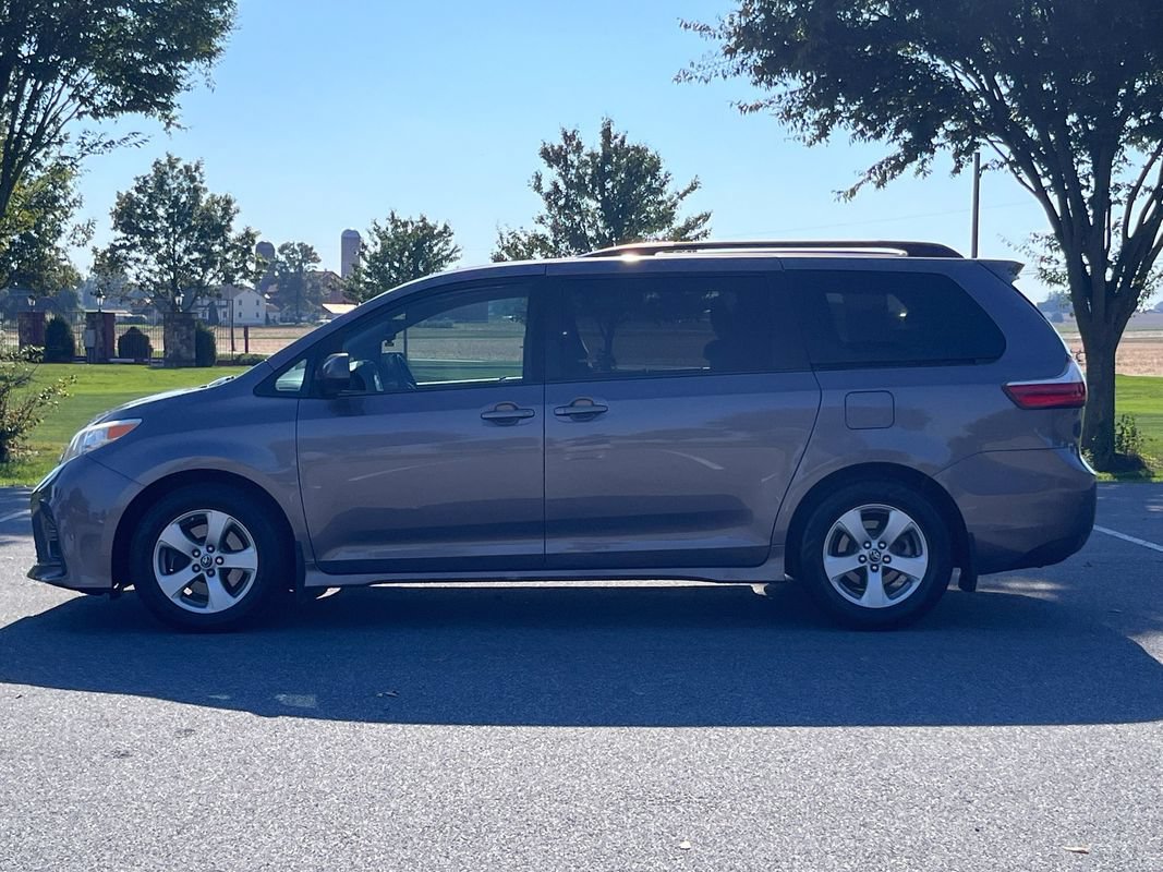 Used 2019 Toyota Sienna LE FWD image 5